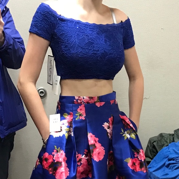 Prom dress!! - Picture 2 of 3